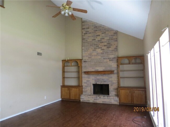 Building Photo - 3930 Sandy Hollow Dr