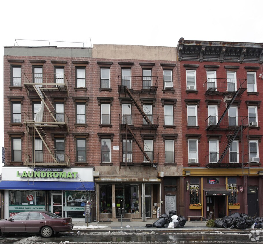 Primary Photo - 1021 Manhattan Ave