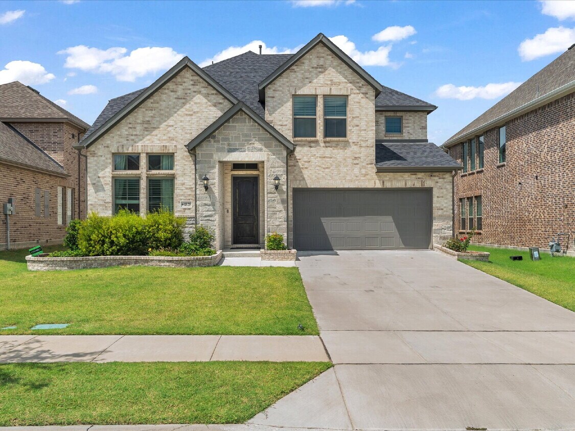 Foto principal - Spacious Home with Soaring Ceilings, Dual ...