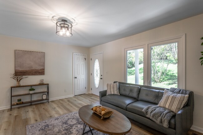 Building Photo - 3508 Shelby Cir