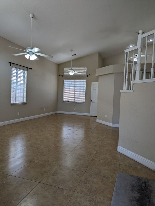 Foto del edificio - Beautiful 4/3 House for Rent. Amenities Ga...