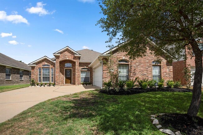 Foto del edificio - 8110 Cove Timbers Ln