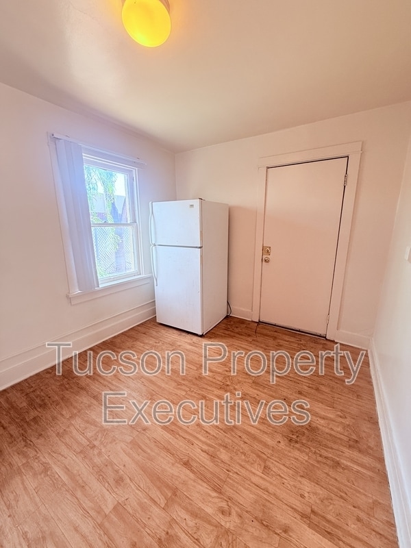 Foto del edificio - 2632 N Stone Ave