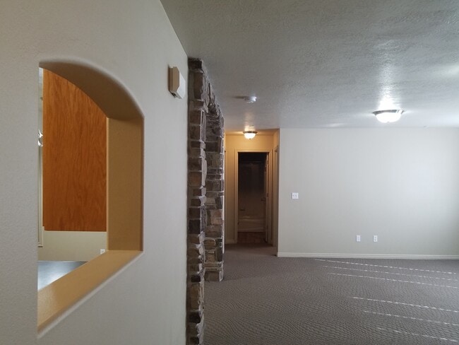 Building Photo - Ground-Floor Condo in Pleasant Grove – Ava...