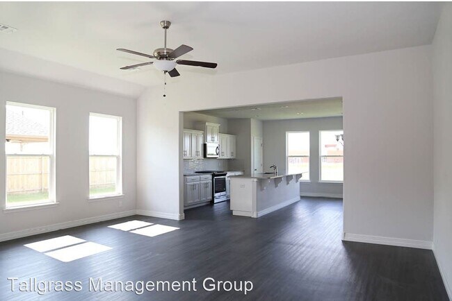 Building Photo - 3 br, 2.5 bath House - 7021 E Oak Ridge