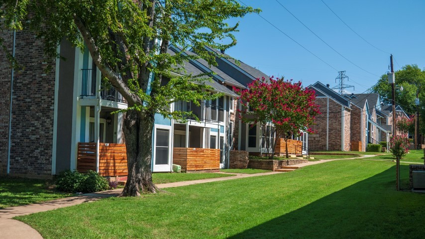 Primary Photo - Diamond Loch Apartment Homes