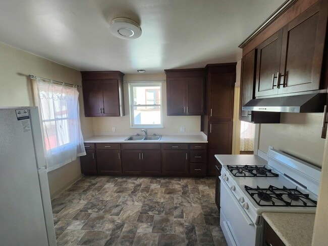 Building Photo - AVAILABLE!