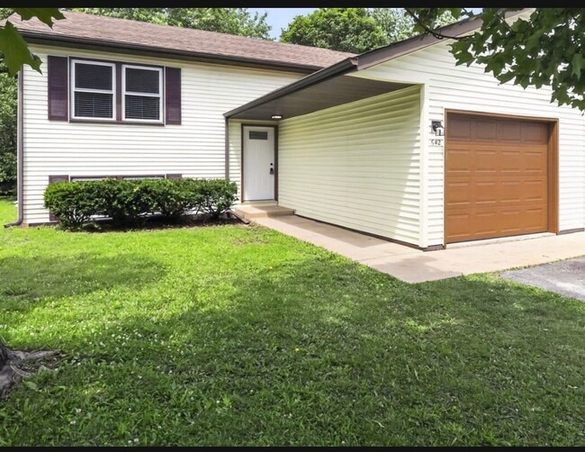 Building Photo - 642 Swan Dr