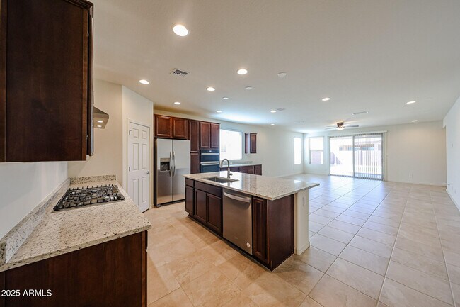 Foto del edificio - 16701 W Whispering Wind Dr