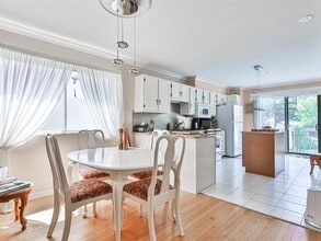 Building Photo - 4560 Av Mercier