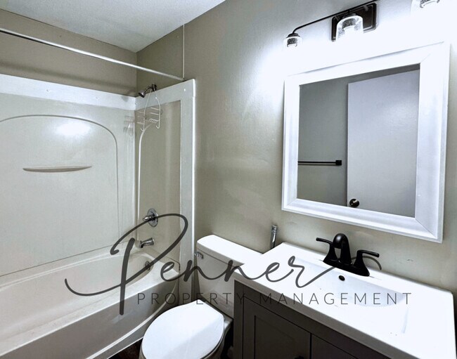 Foto del edificio - 11317 E 13TH St