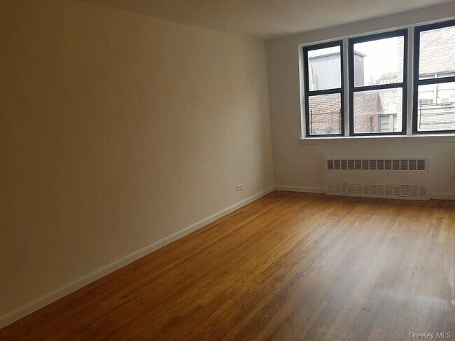 Foto del edificio - 2640 Marion Ave