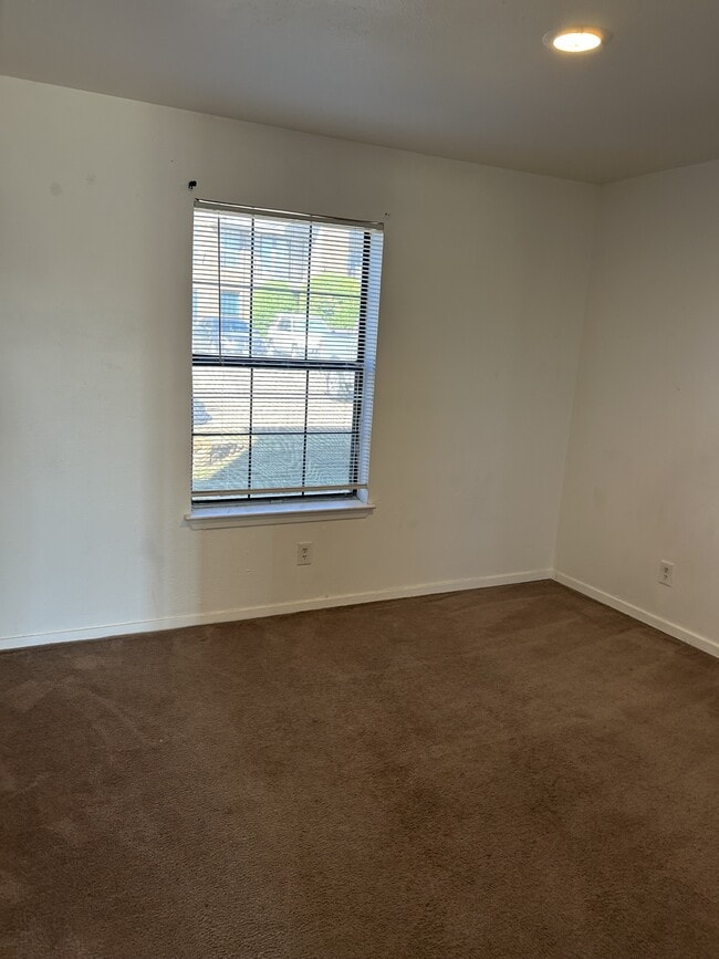 Building Photo - 4560 Chaha Rd