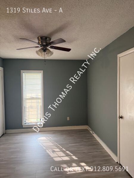 Foto del edificio - 1319 Stiles Ave