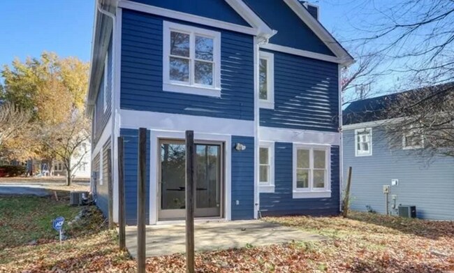 Foto del edificio - Cute 2-story home 2 bedroom 2 1/2 bath with a 1 car garage off Pisgah Church road NW Greensboro