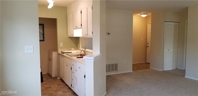 Foto del edificio - 1000 Autumn Woods Ln