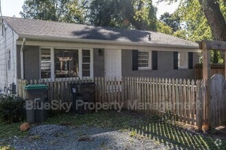 Building Photo - 104 Stratford Ct