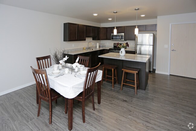 Dos habitaciones - Área de comedor - Arbor Courts