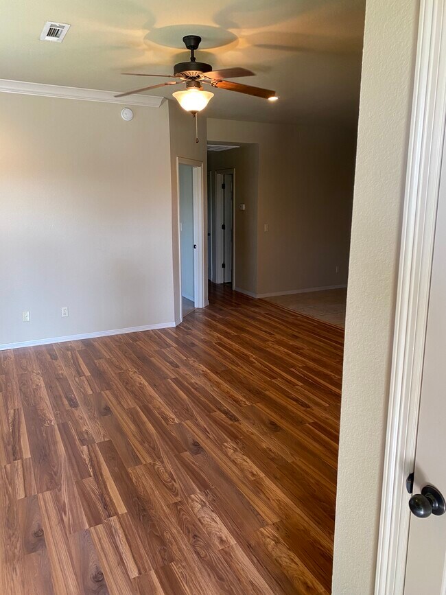 Foto del edificio - 2783 N Seneca Ave