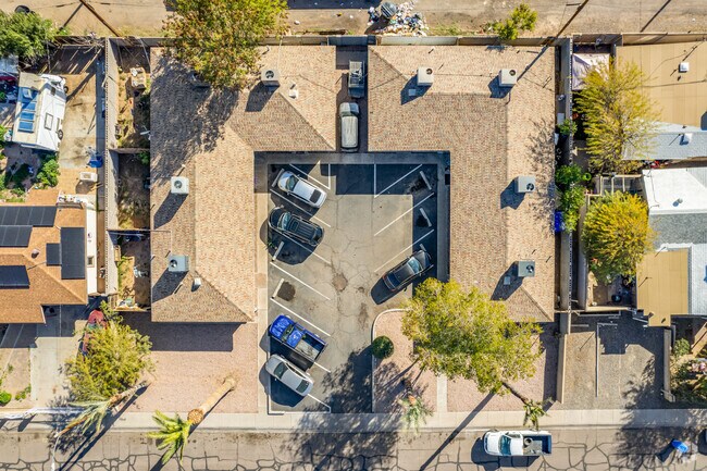 Foto aérea - 3121-3123 W Almeria Rd