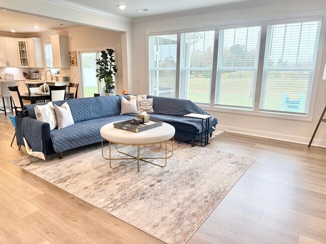 Building Photo - 5 Bedroom in High Point with an Office, La...