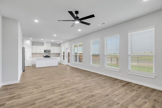 Foto del edificio - AVAILABLE NOW! LUXURIOUS DUPLEX LOCATED ON 1-ACRE LOT IN MIDLOTHIAN, TX!