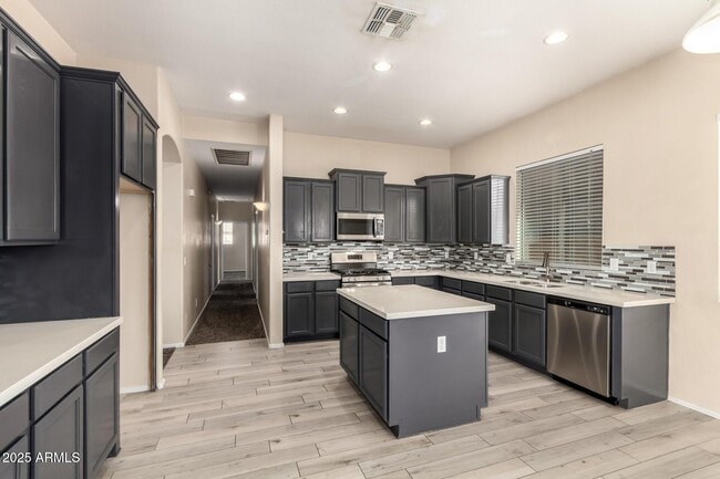 Building Photo - 4335 E Sleighbell Ln