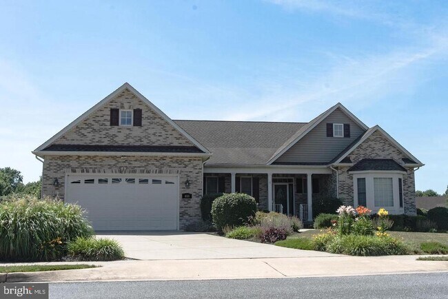Building Photo - 400 Albin Dr