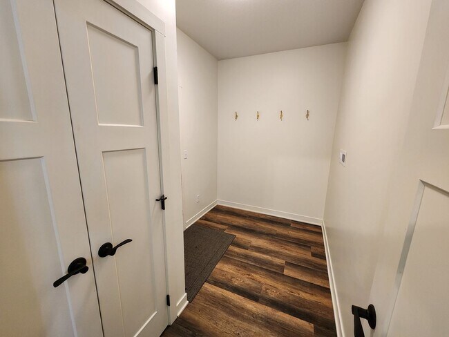 Foto del edificio - 1012 Eagle Vista Ln