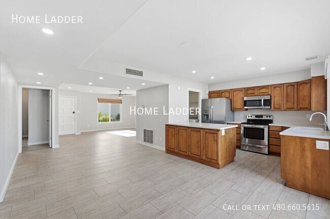 Foto del edificio - 5849 N 81st St