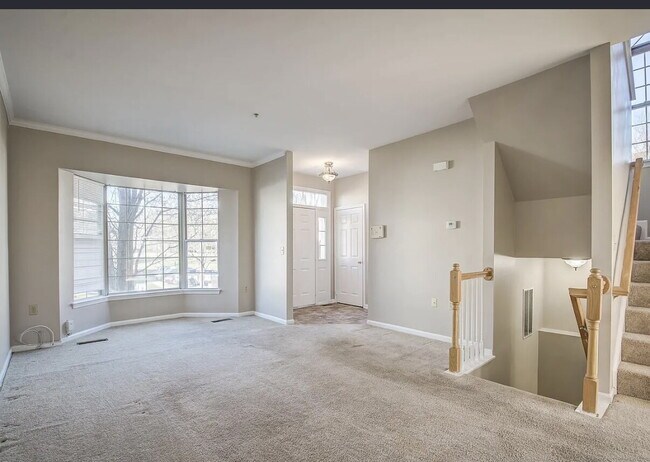 Foto del edificio - 4BD/3.5BA:  Spacious End Unit, Brick Townhome at the Knolls in Crofton.