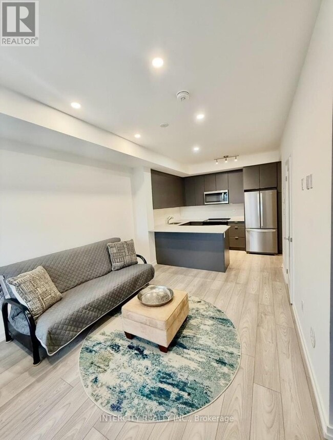 Building Photo - 18 Lytham Grn Cir