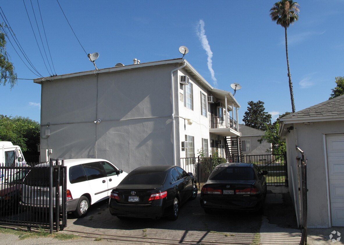 Building Photo - 14130 Roscoe Blvd