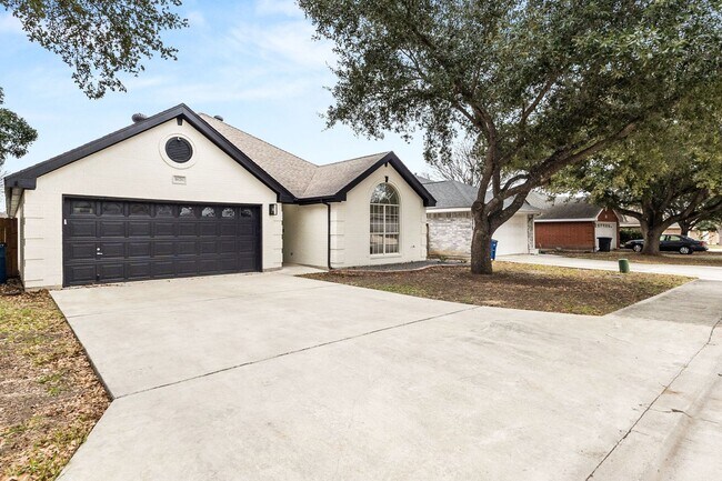 Building Photo - Stylishly Updated Living in the Heart of N...
