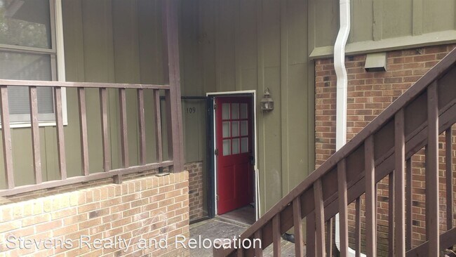 Building Photo - 2 br, 1.5 bath House - 109 Greengate Court