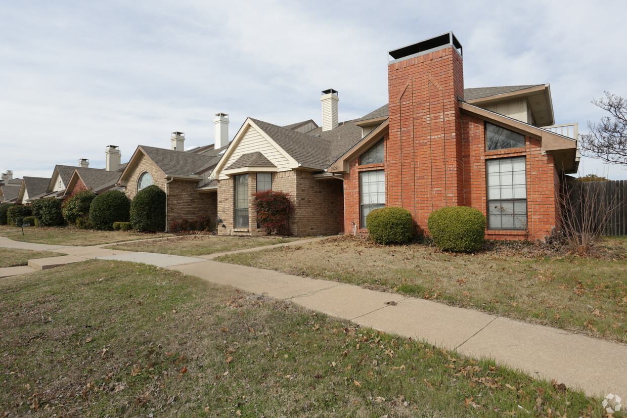 Primary Photo - Hilltop Townhomes