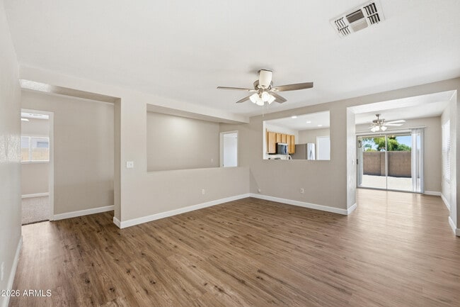 Foto del edificio - 2851 E Cherry Hills Dr
