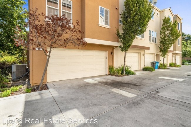 Building Photo - 3 br, 2.5 bath House - 4441 Laird Cir