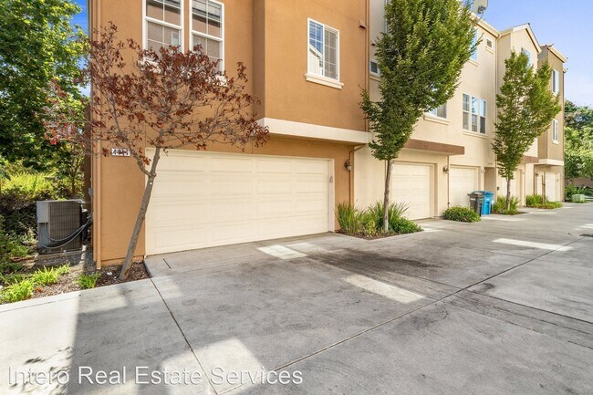Foto del edificio - 3 br, 2.5 bath House - 4441 Laird Cir