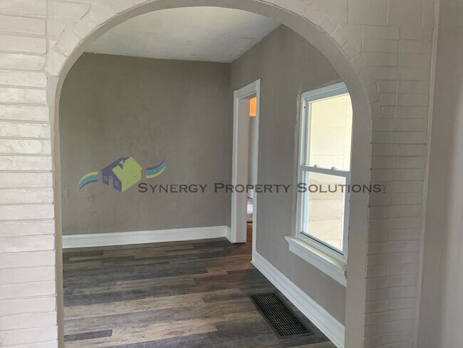 Building Photo - Rental Available!