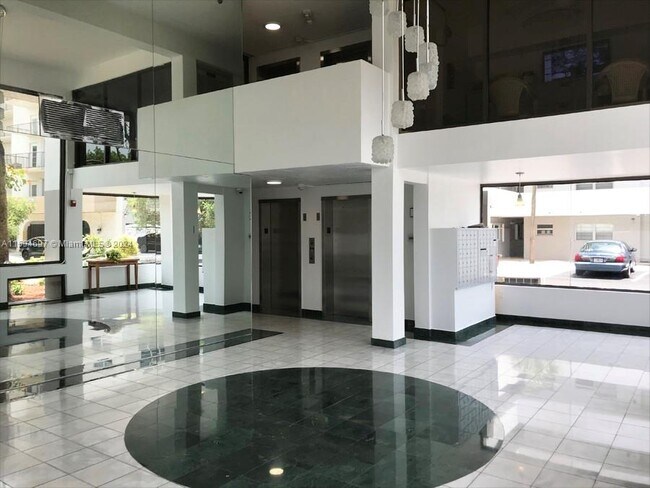 Foto del edificio - 4000 NE 169th St