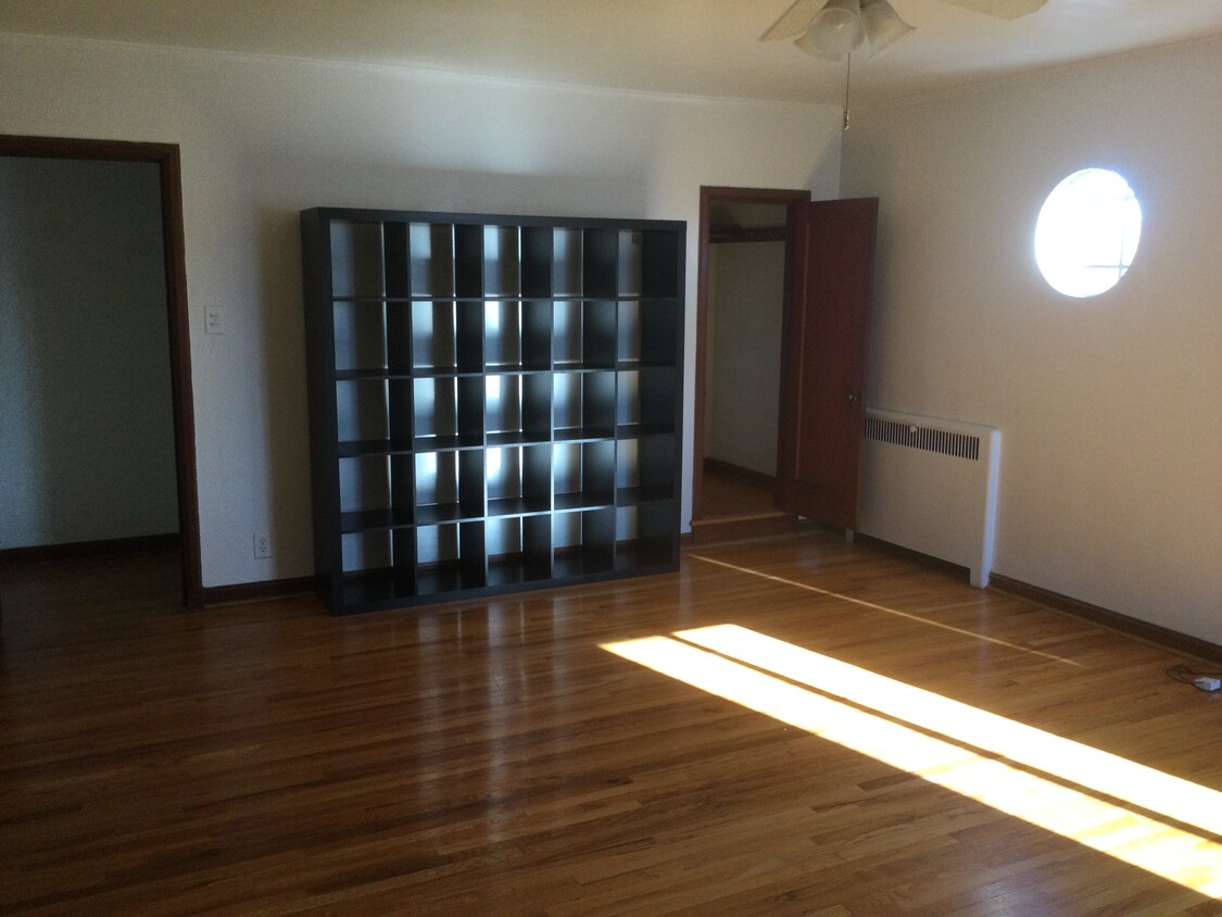 Living room - 238 W Court St