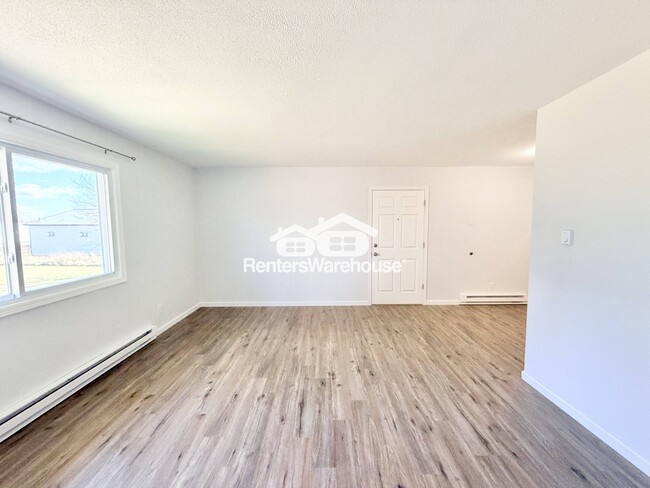 Building Photo - 211 S Green St