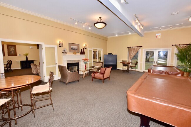 Building Photo - 906 Ridge Sq
