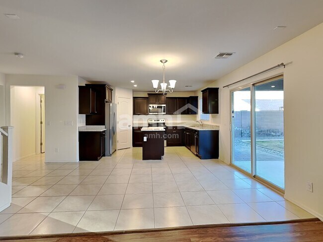 Foto del edificio - 3806 S 186th Dr