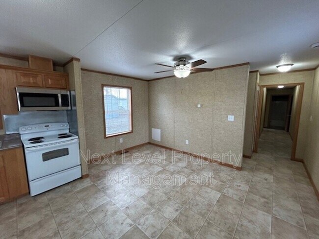 Building Photo - 111 S Cedar Dr