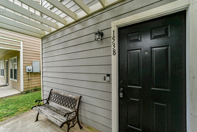 Building Photo - 1538 Kew Garden Dr