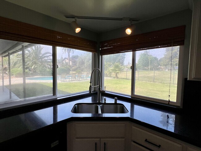 Foto del edificio - 6508 Landfair Dr