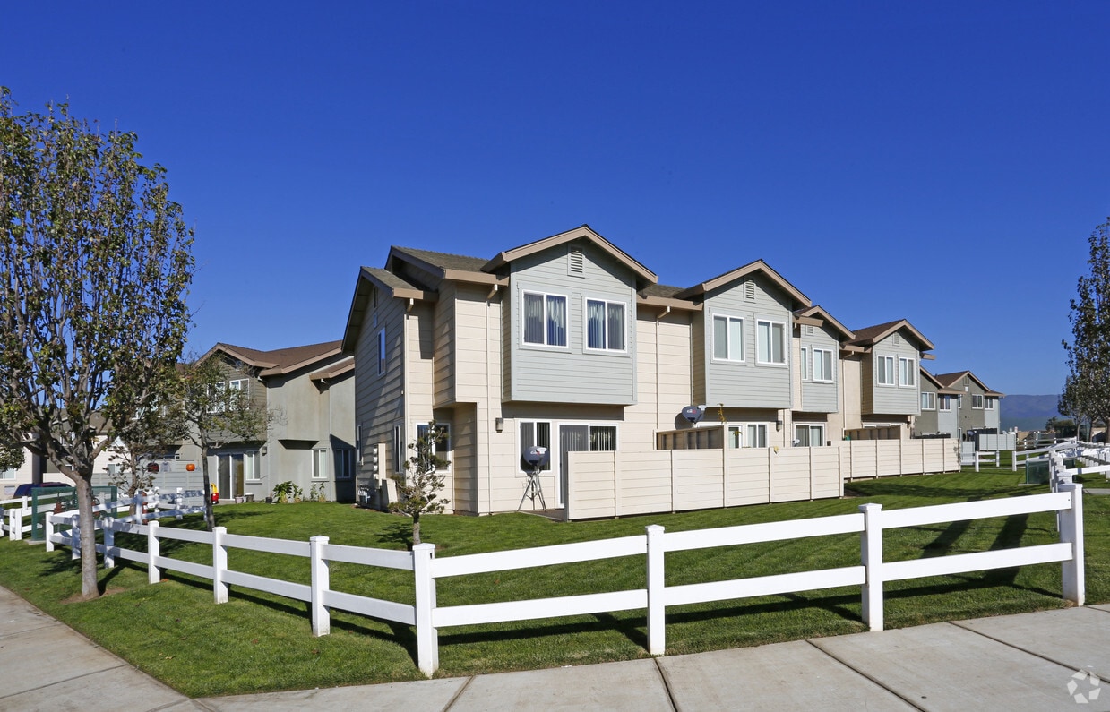 Canyon Creek Townhomes Apartments in Gonzales, CA