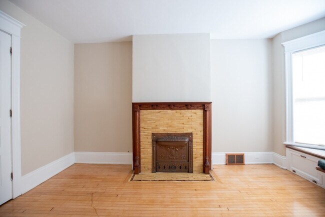 Foto del edificio - 2728 N Murray Ave